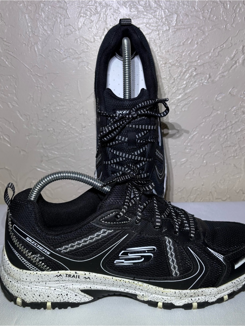 Skechers Women's Hillcrest - Vast Adventure trail sneakers Size 9